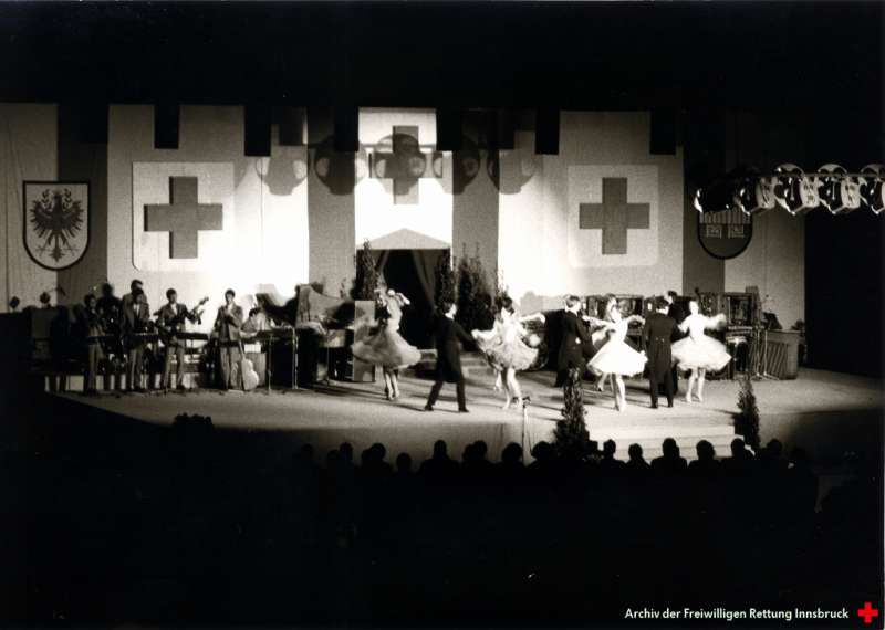 Datei:FOT1970-05-03-3-05 20200319175242 r tanzschule schuecker.png