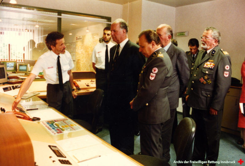 Datei:FOT1992-06-14-3 20191030141909 r inbetriebnahme landesrettungsleitstelle fri s3.png