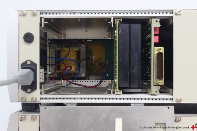 Datei:07 digifon tds 3000 rueckseite einschub.png