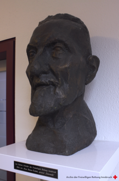 Datei:Pavelkae bueste leo stainer.png
