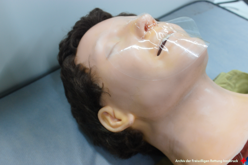 Datei:GM210-6 R17F5-20130513143205 Laerdal Resusci Andy 04.png